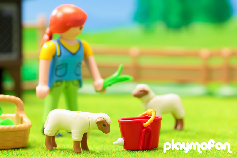 playmobil 4765 Country Woman with Sheep Feed