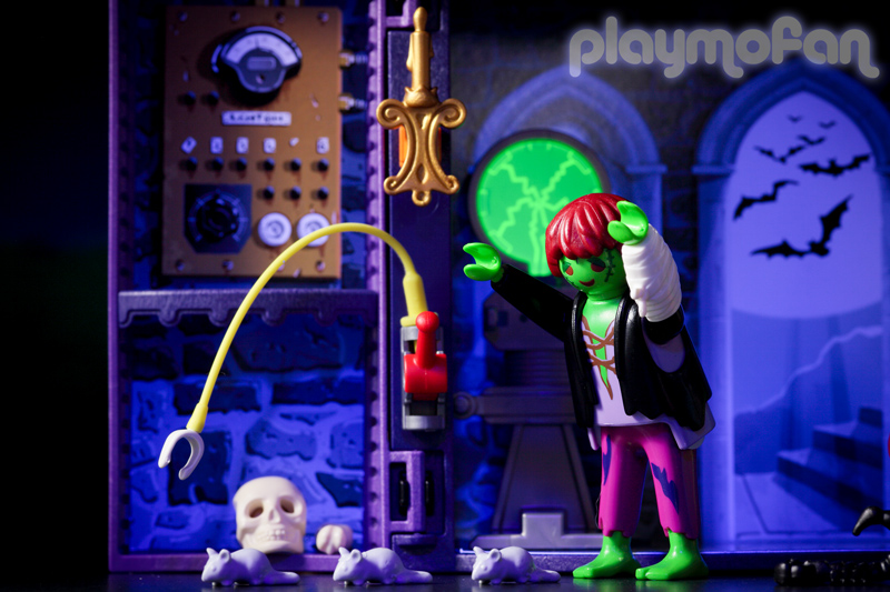 playmobil 5638 Haunted House Play Box